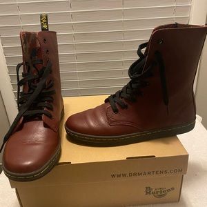 Women’s Dr. Martens 8 new with box